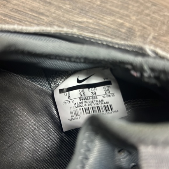 Nike Running Shoes - Picture 5 of 6